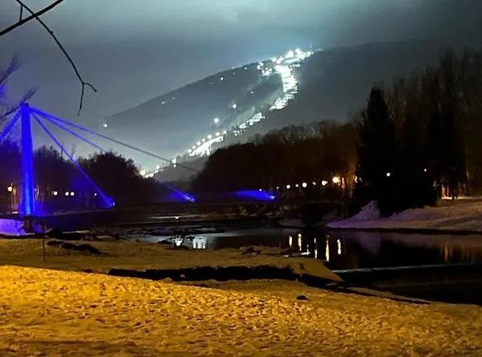 شقة Dwupoziomowe Leszczyna أوسترون